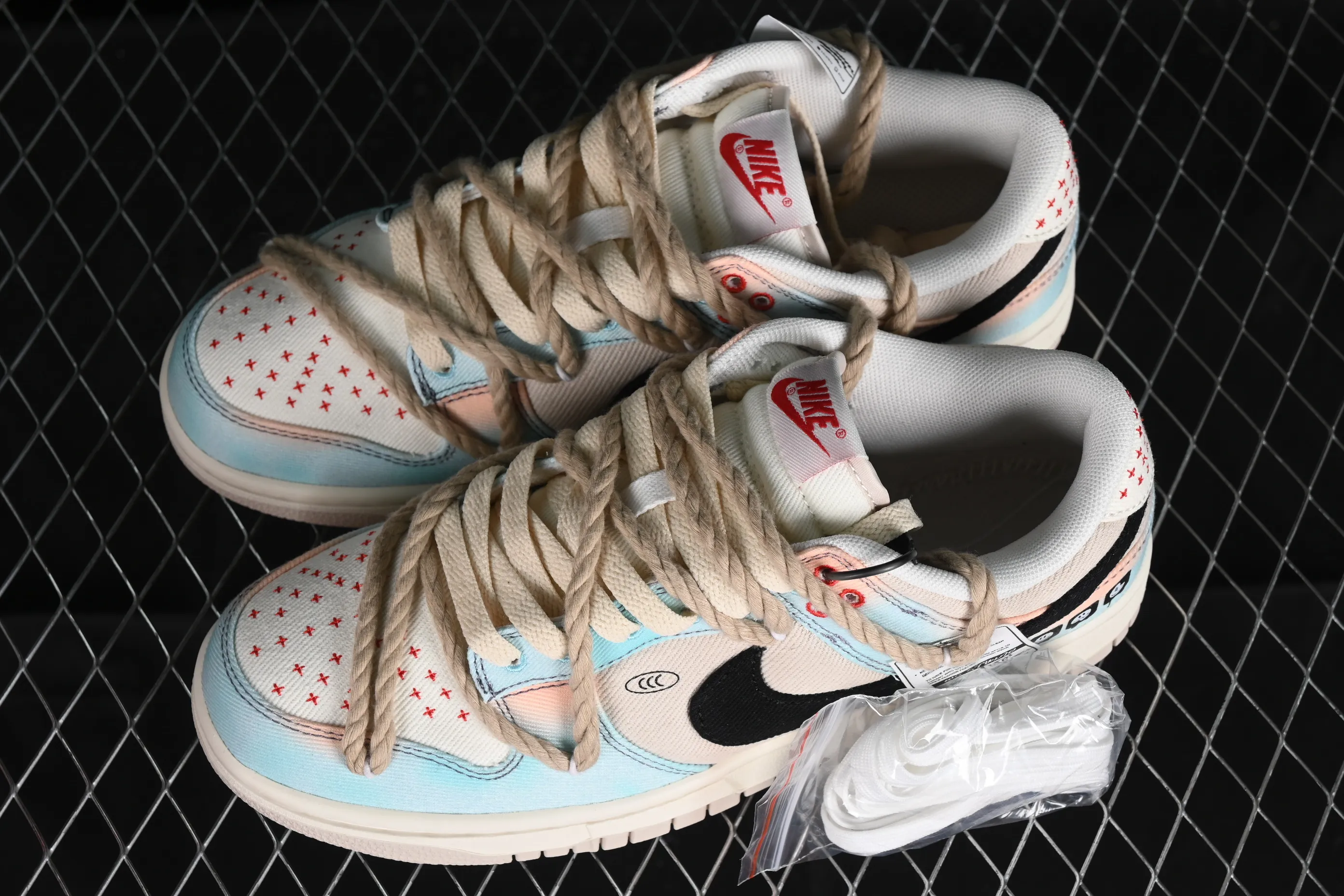 All Categories Nk SB Dunk Series Nk SB Dunk Low Low-top sneakers Nk Dunk Low Castle in the Sky Dopamine gradient Sashiko embroidery Hemp rope SB low-top casual sneakers DV0834-100